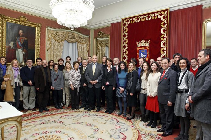Yolanda Barcina recibe a representantes de los colegios oficiales de Licenciados