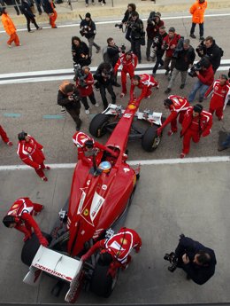 Fernando Alonso estrena el nuevo Ferrari en los entrenamientos de F1
