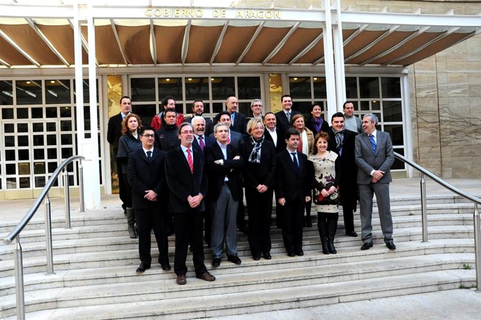 Foto de familia del del Foro Aragonés para la Participación Ciudadana en el ámbi