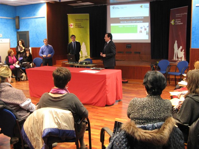 Reunión de Javier Erro con representantes de entidades y organizaciones de la co