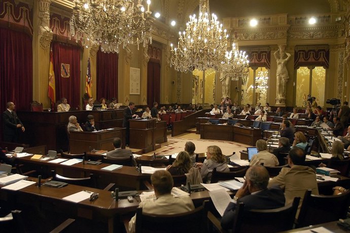 Sala de Plenos del Parlament balear