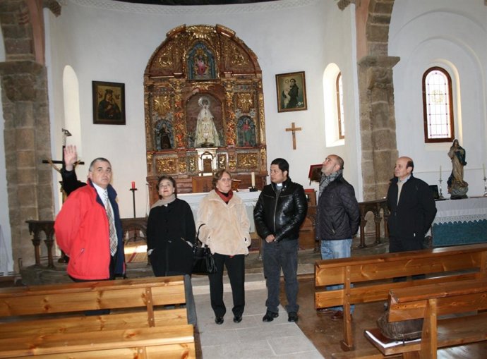 Un momento de la visita de Mercedes Álvarez a Teverga