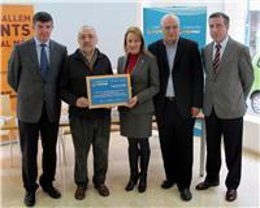 Entrega del cheque de la Fundación Cajamar.