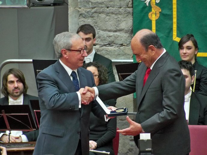 Acto de entrega a Botín de la Medalla de Oro del Parlamento
