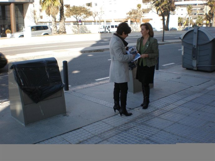Rueda de prensa del PSOE sobre los contenedores soerrados de la ciudad