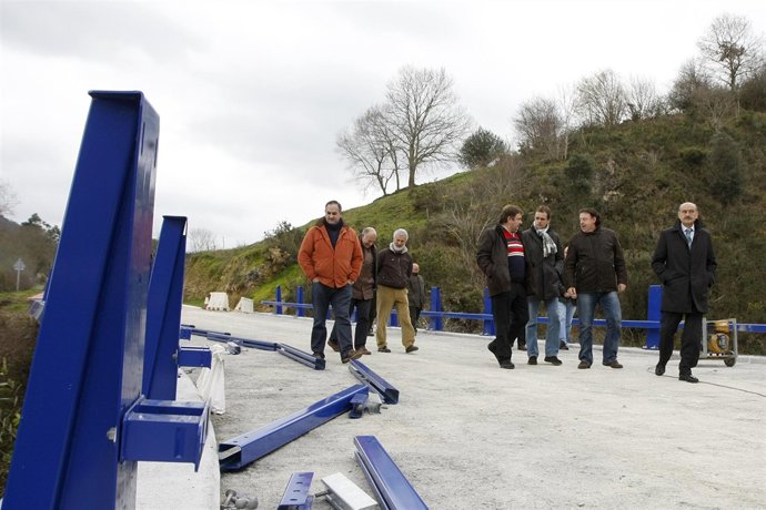 Mazón visita la carretera Hortigal-Labarces