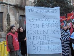 Concentración en contra de pagar el parking de Son Espases