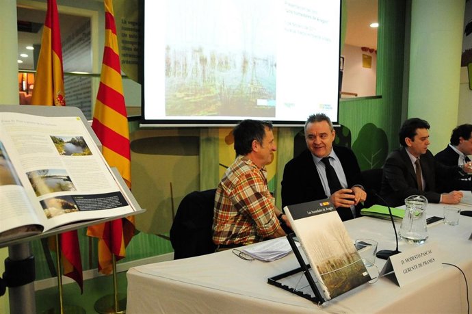 Boné y Libro Humedales