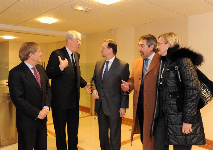 El presidente del Gobierno de Aragón, Marcelino Iglesias, departe con el 