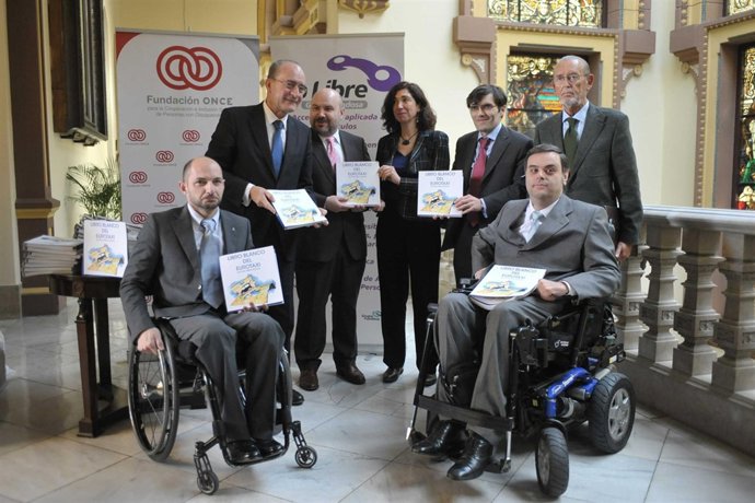 Francisco de la Torre junto con Luis Cayo Pérez, Alberto Durán, Elena Martín y J