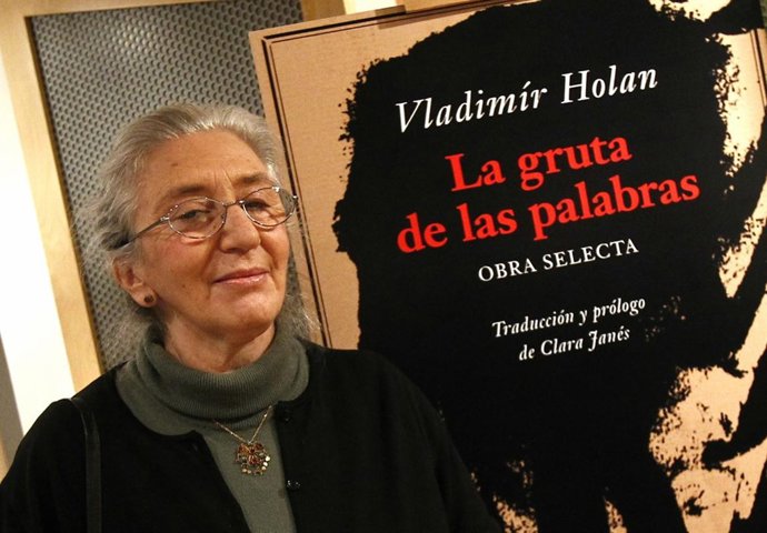La poeta Clara Janés