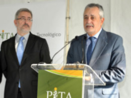 El presidente de la Junta de Andalucía, José Antonio Griñán, durante su visita a