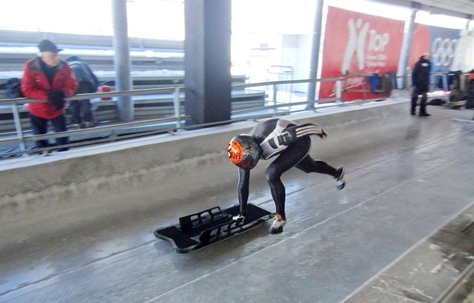 Ander Mirambell, entrenando la salida en Cesana