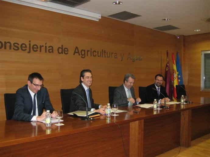 Imagen de la firma del acuerdo 