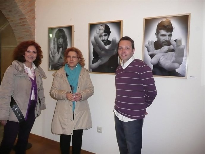 Exposición De Retratos Con Las Manos
