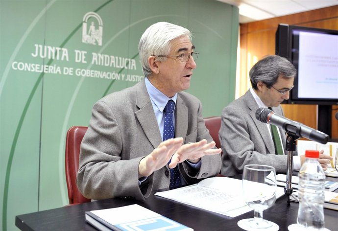 La Junta Y Las Embajadas Son Las Instituciones Españolas Que Más Confianza Despi