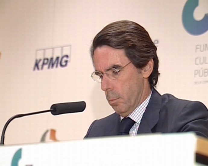 José María Aznar durante la conferencia en el Centro Cultural Bancaja