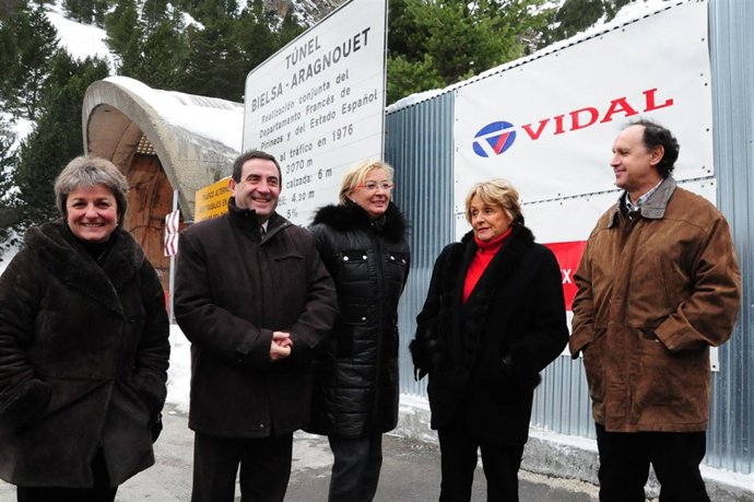 La consejera de Presidencia del Gobierno de Aragón, Eva Almunia, junto con el co