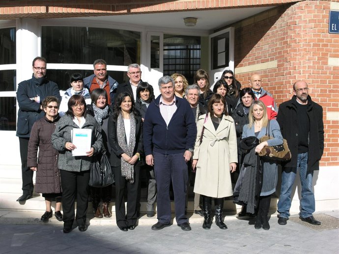 La consejera García Malo y los firmante del Pacto Local por la Conciliación de F