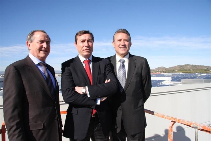 Mario Flores en la instalación solar fotovoltaica