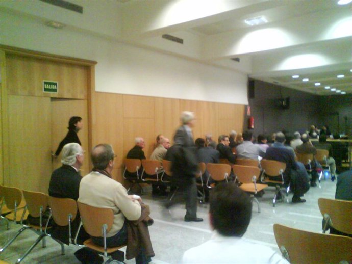 El ex diputado de Hacienda entra en la sala