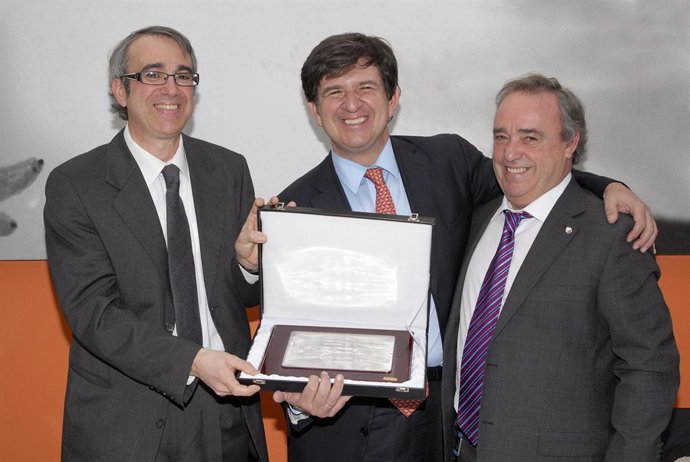 PEDRO IZAGA, Subdirector De Protección Civil De Bilbao, Recibe En Madrid Un Reco