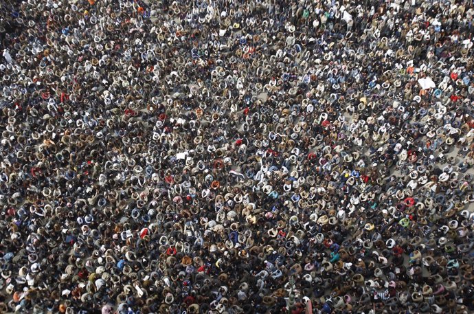 Miles de egipcios se concentran en la plaza Tahrir contra Mubarak