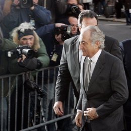 Bernand Madoff entra en la Corte Federal de Nueva York