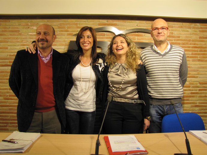 Mónica Lorente junto al comité de campaña electoral