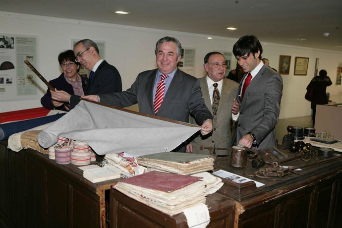 El presidente de la Diputación de Málaga, Salvador Pendón junto a los diputados 