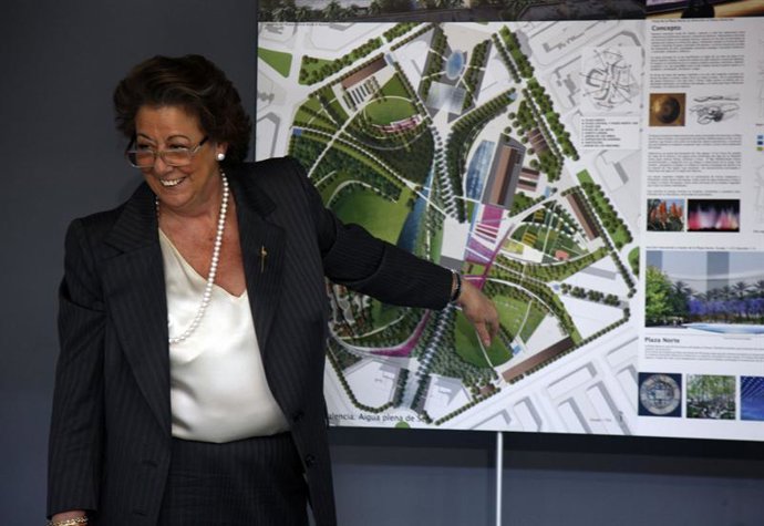 Barberá muestra el proyecto elegido para el Parque Central