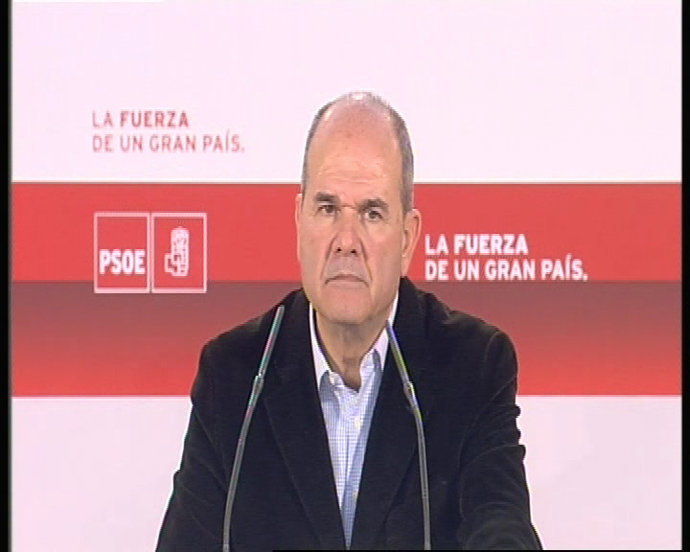 Chaves defiende en Santander las reformas del gobierno