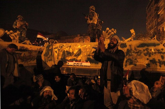 Miles de egipcios continúan las protestas en la plaza Tahrir 