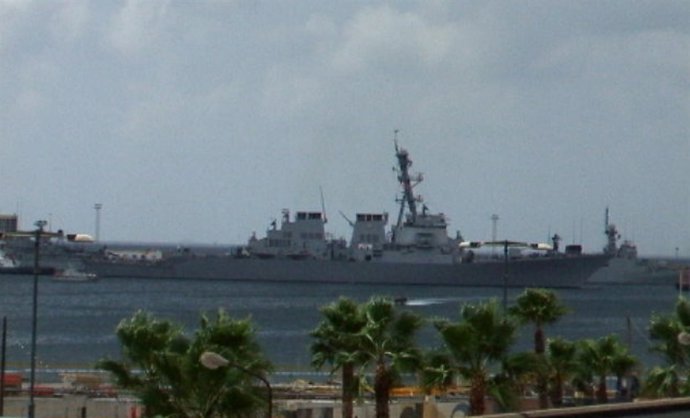 Una fragata en el Puerto de Cartagena