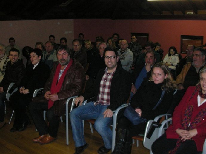 Asamblea de militantes del PRC de Cabezón de la Sal