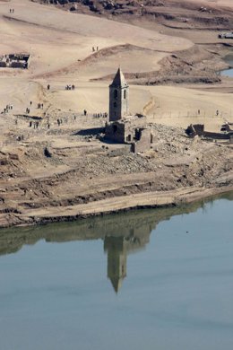 embalse con poca agua en Cataluña