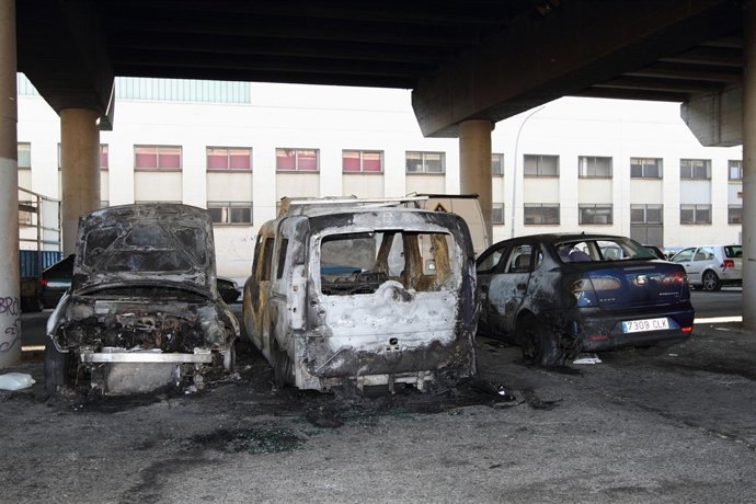 Coches incendiados en Badalona