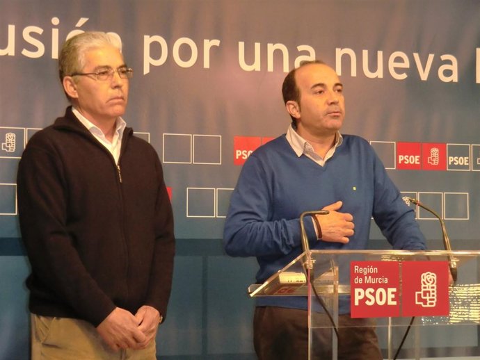 Pedro López acompañado por Ginés Martínez