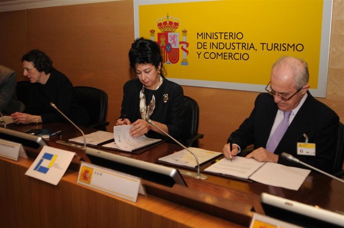 Acuerdo firmado entre Suraval y Cersa.