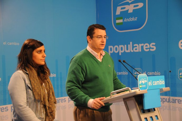 Antonio Sanz, junto a Beatriz Jurado