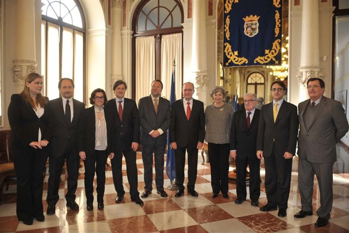 Sánchez Monteseirín y De la Torre en la firma de la Carta de Málaga