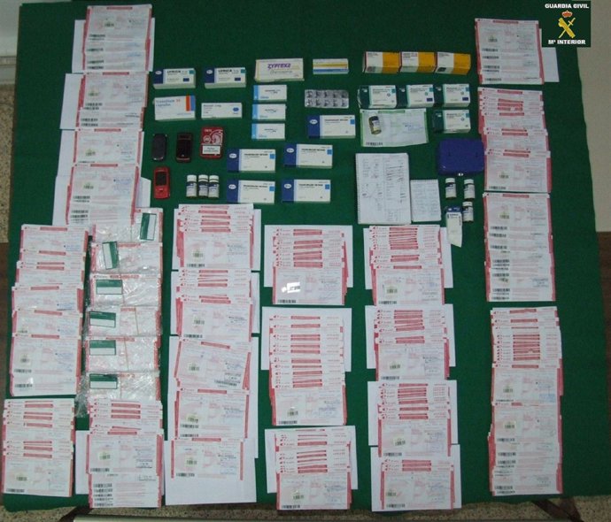 Recetas y objetos incautados en la 'Operación Boticario'