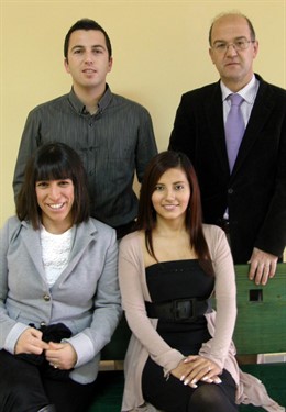 Finalistas cántabros del 'Beertual Challengue 2011' con el director del MBA de l