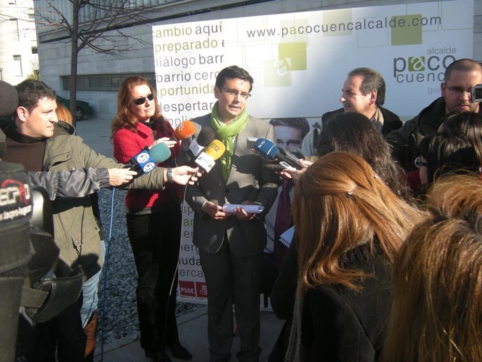 Francisco Cuenca atiende a los medios