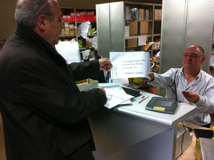 Ramón del Fresno, enviando su carta a Rajoy