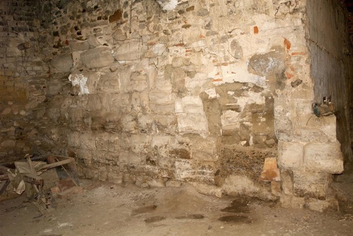 El torreón islámico descubierto en el casco urbano de Novillas se sitúa en un al