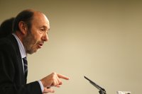 AMP.- ETA.- Rubalcaba: "Es la primera vez que Batasuna rechaza a ETA, pero su credibilidad está bajo mínimos"