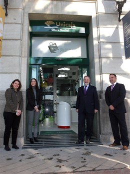 Inauguración de la tienda de la Obra Social de Unicaja ubicada en la plaza de La