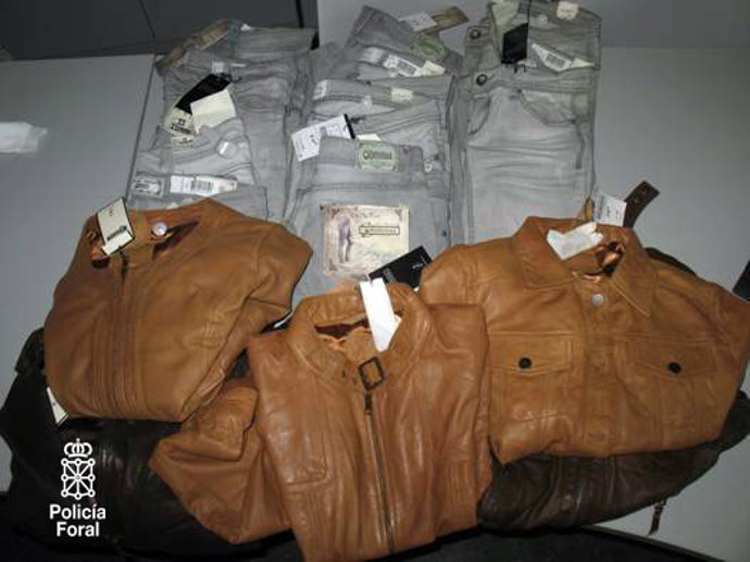 Prendas halladas en el interior de la vivienda del detenido. 