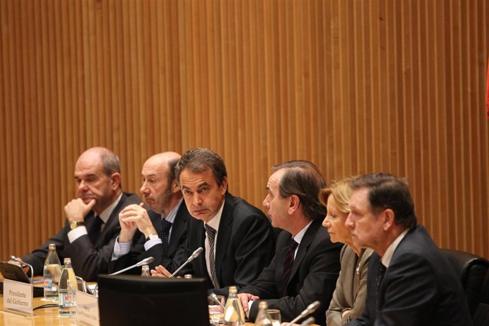 Zapatero se reúne con el PSOE en el Congreso